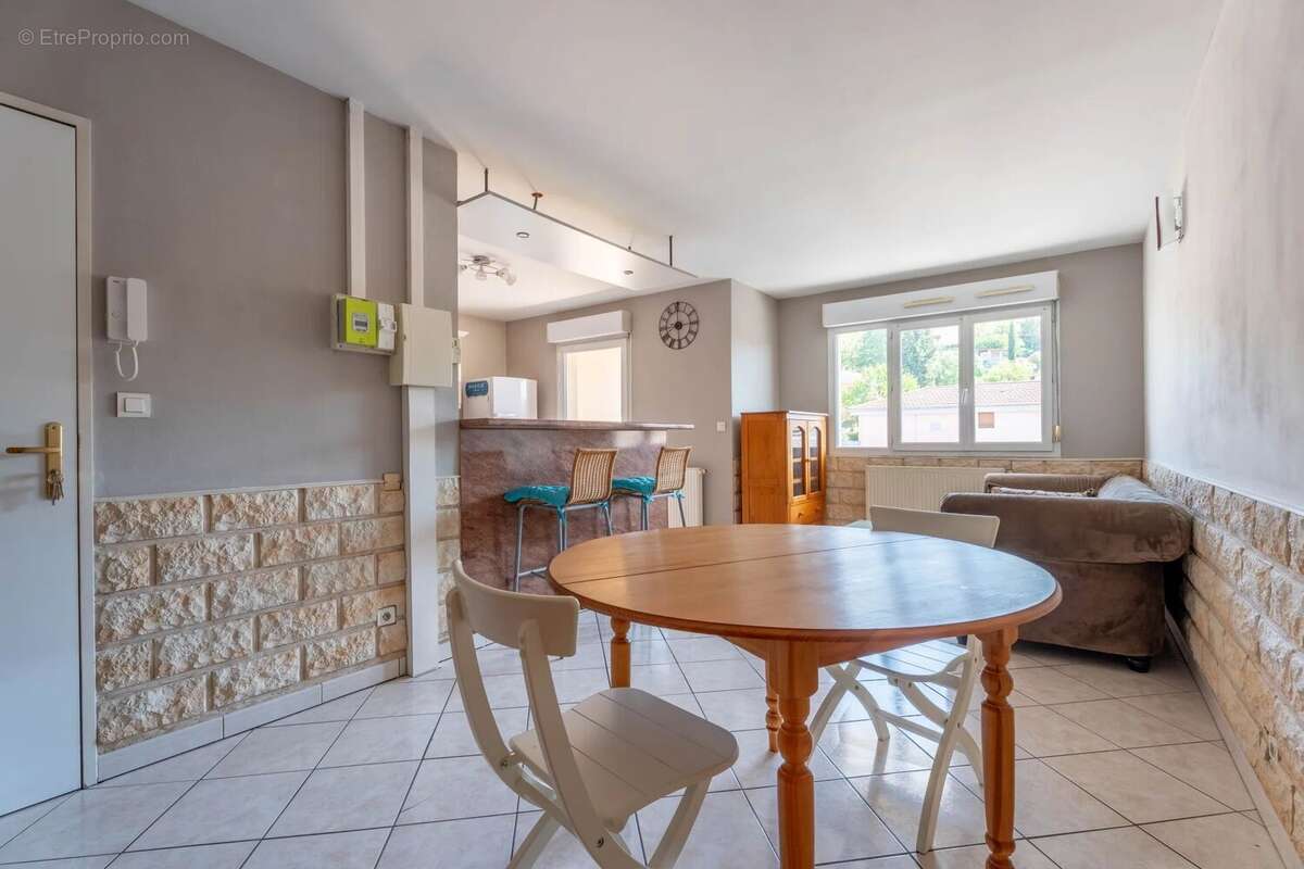 Appartement à SEREZIN-DU-RHONE