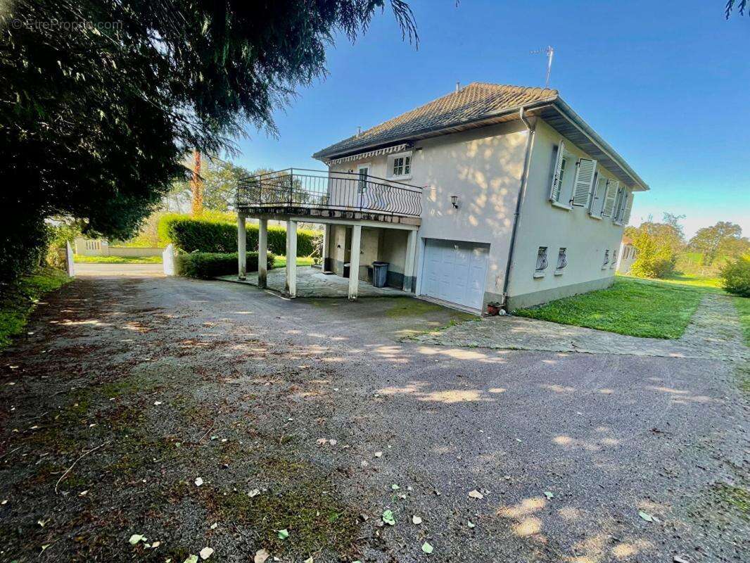 Maison à MAGNAC-LAVAL