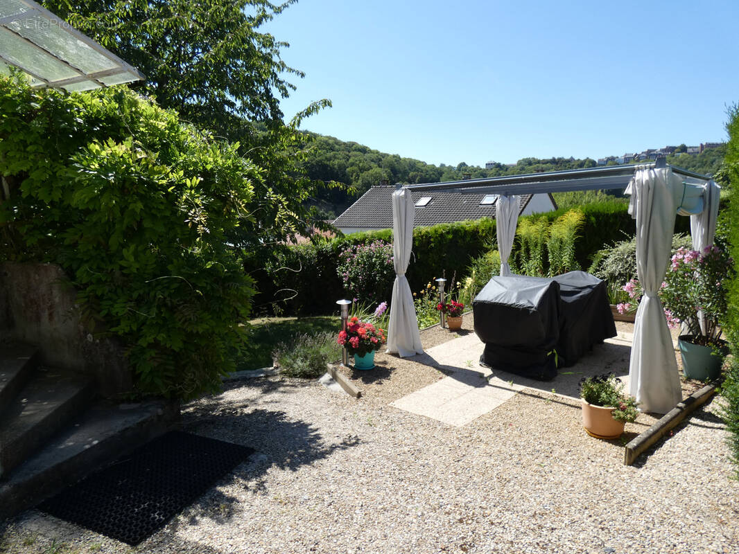 Maison à Laon   Jardin clos, 2 chambres, bureau rénové et carport - photo 2