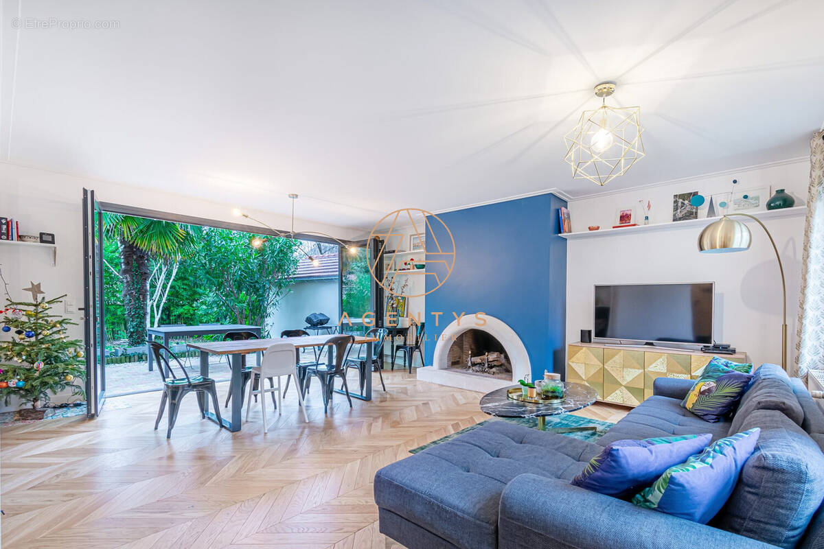 Maison à SAINT-MAUR-DES-FOSSES