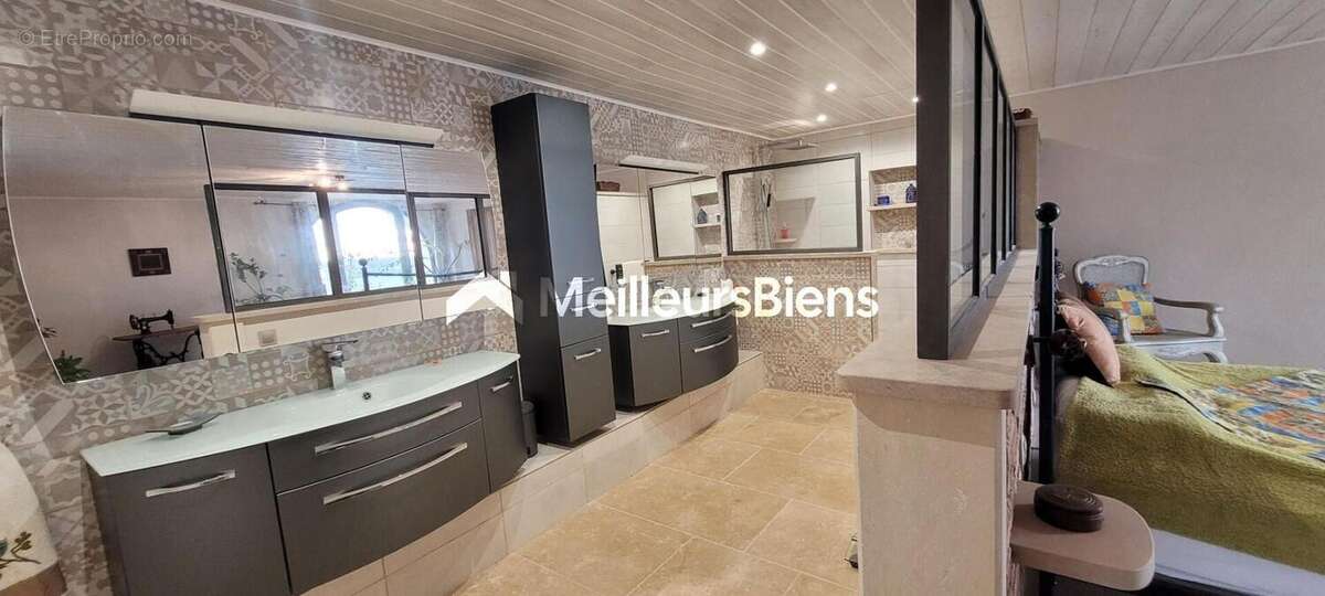 Propriété en pierre 427 m² à Saint-Just-d'Ardèche avec 2 gîtes 5* - photo 12