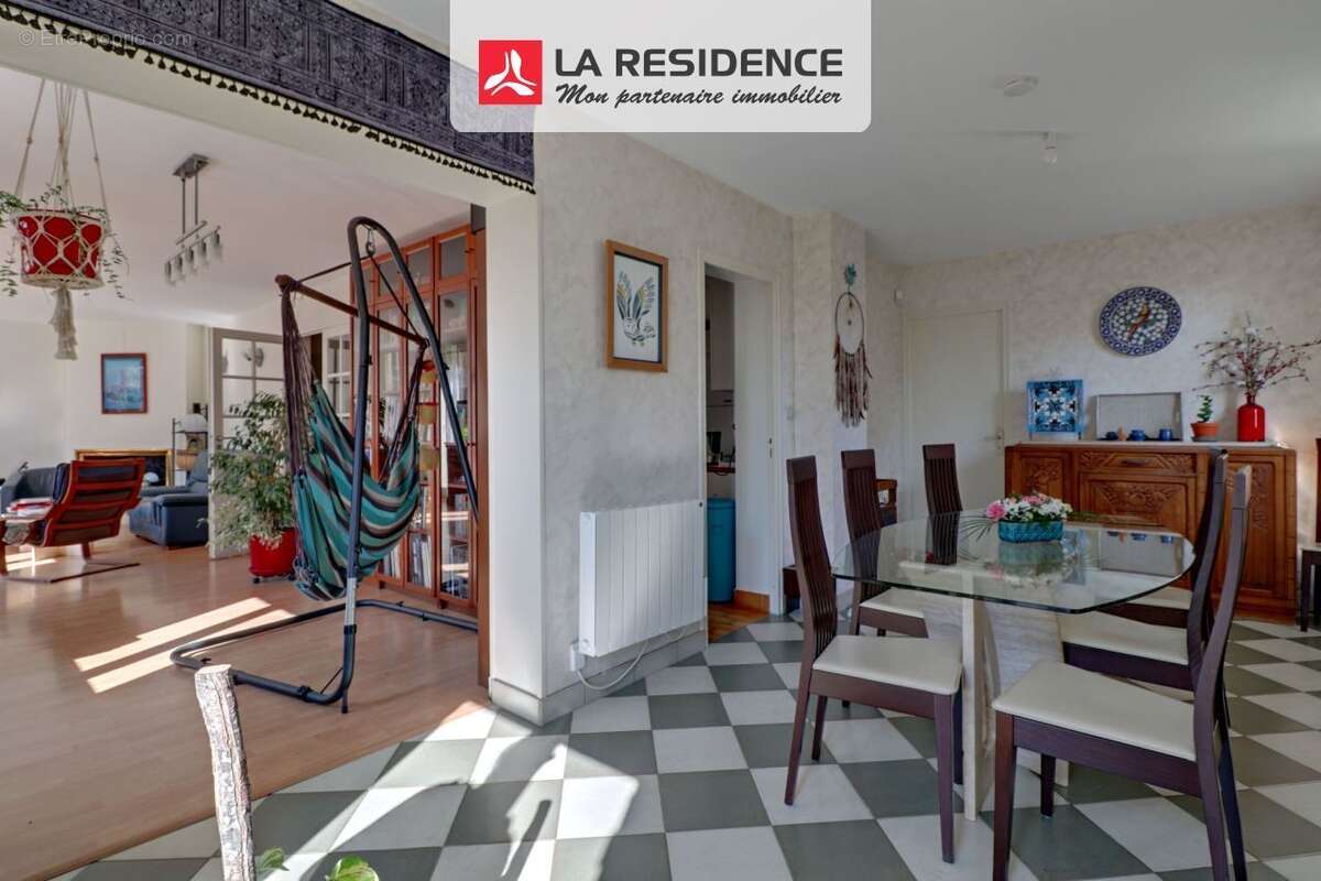 Maison à JOUY-LE-MOUTIER