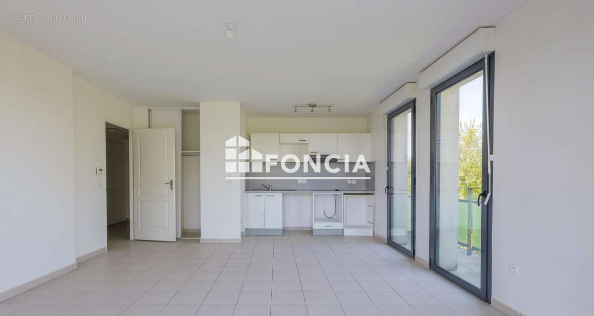 Grand F3 en dernier etage avec terrasse de 16M2 - photo 3