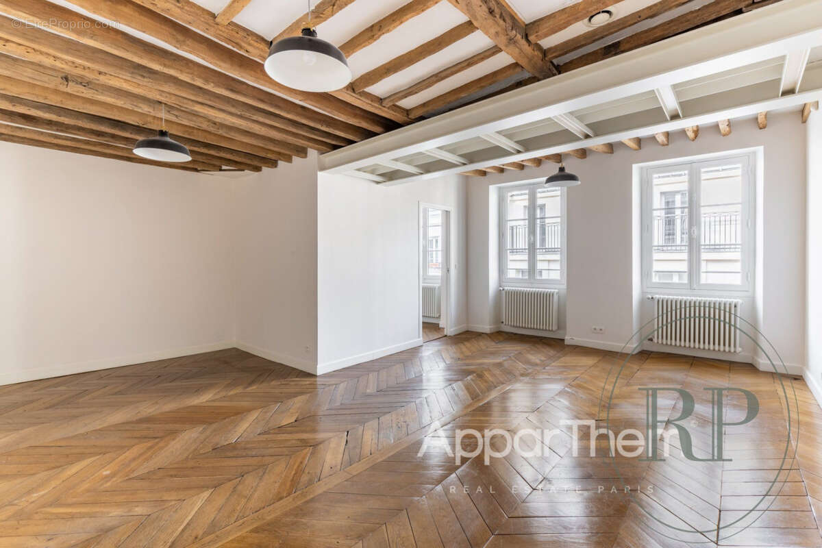 Commerce à PARIS-9E