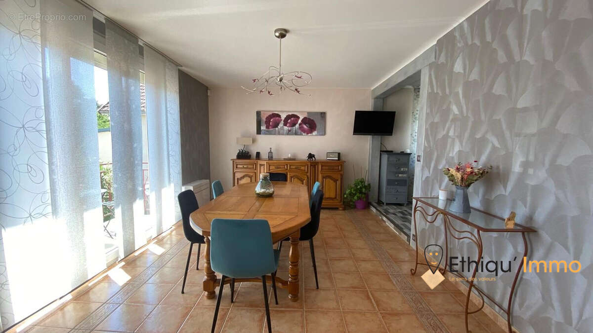 Maison 107 m² à La Riviere-De-Corps  - photo 6