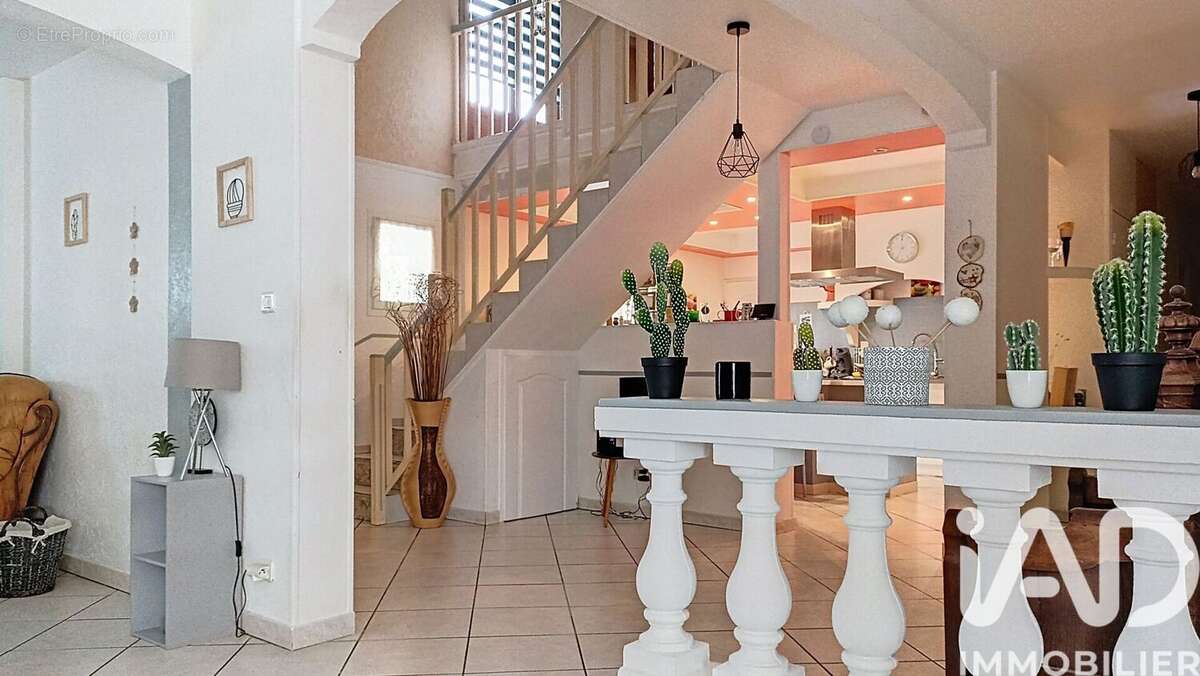 Maison 244 m² à Saint-Maurice-En-Riviere  - photo 3