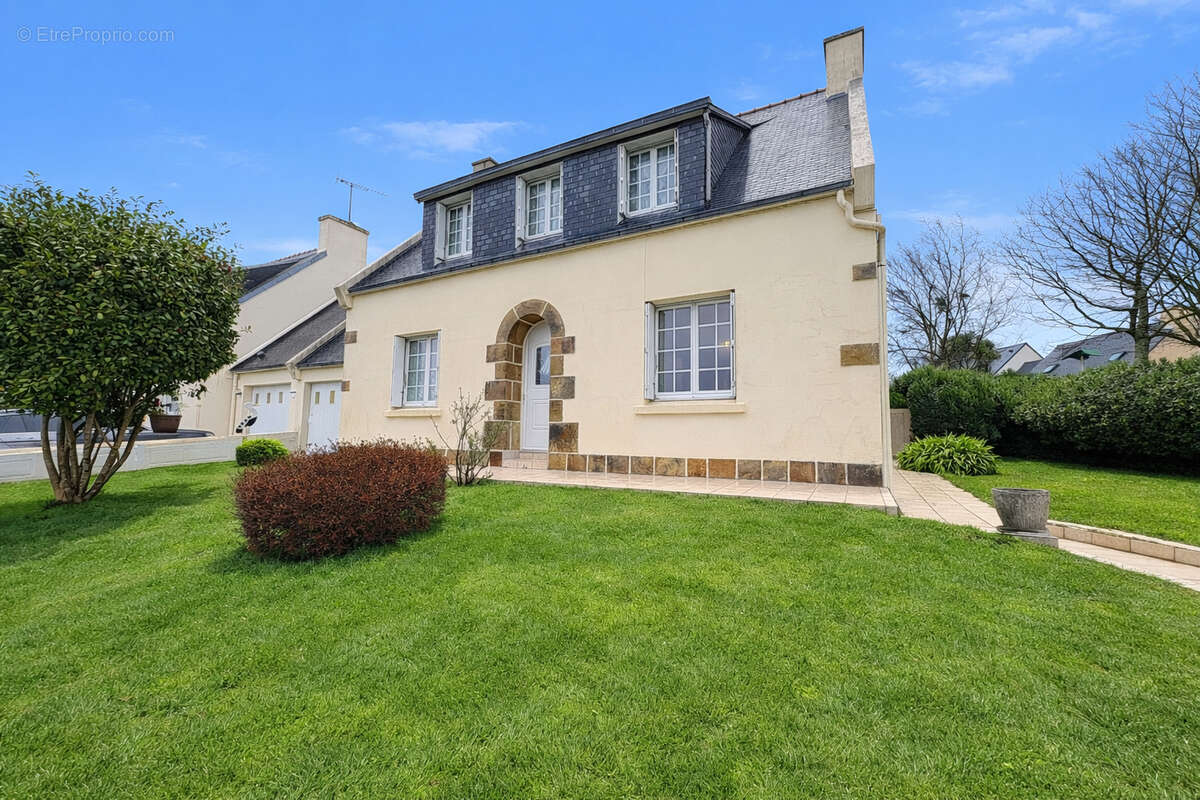 Maison à POULLAN-SUR-MER