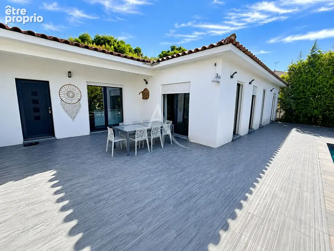 Villa de plain-pied à Aubord, 5 pièces avec jardin et piscine - photo 14