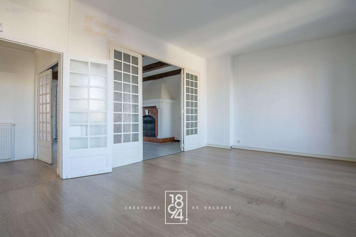 Appartement à MARSEILLE-5E