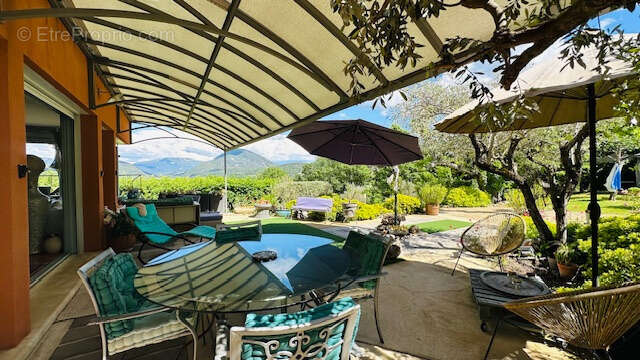 Maison à ENTRECHAUX