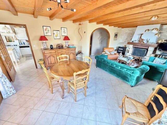 Maison à COLLONGES