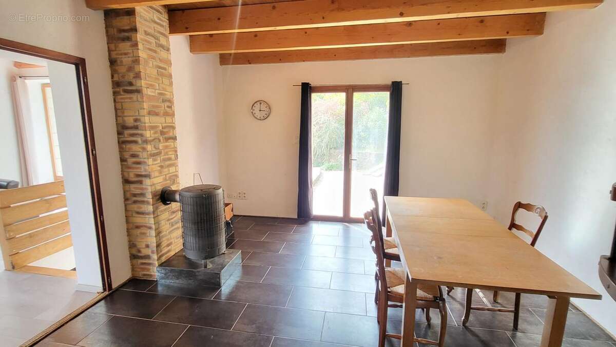 Maison à SAINT-MELANY