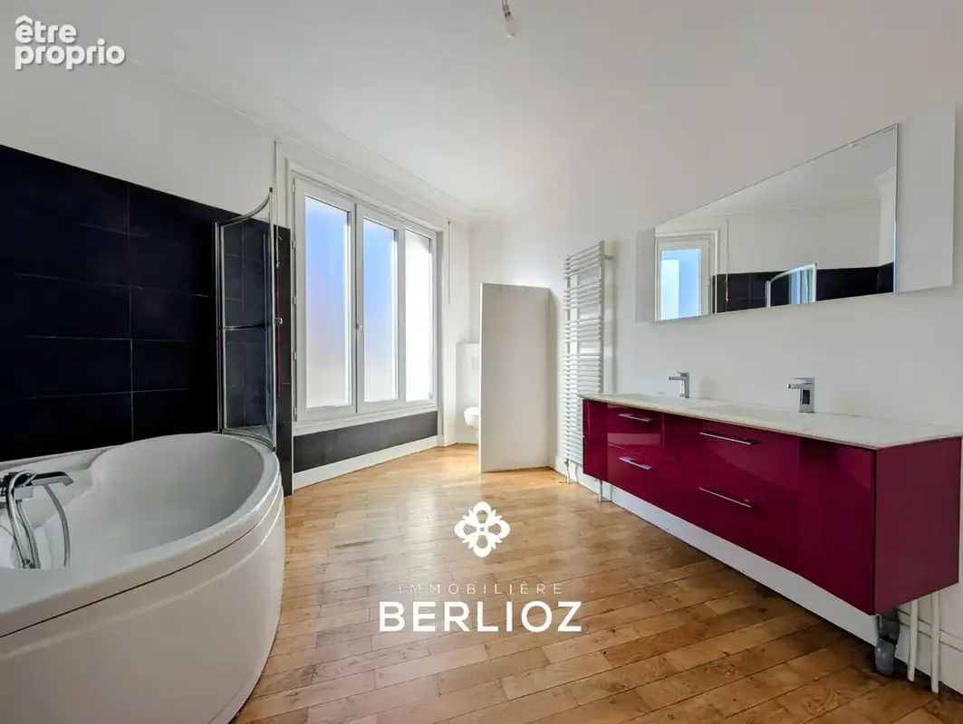 Appartement N.Chorier 135m2 + parking privée - photo 18