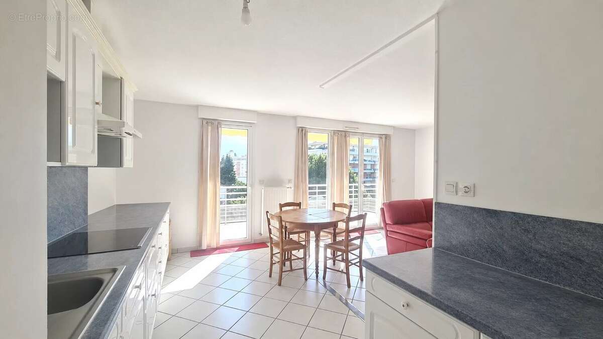 Echirolles- Appartement T4 de 93m2 au dernier étage - photo 3