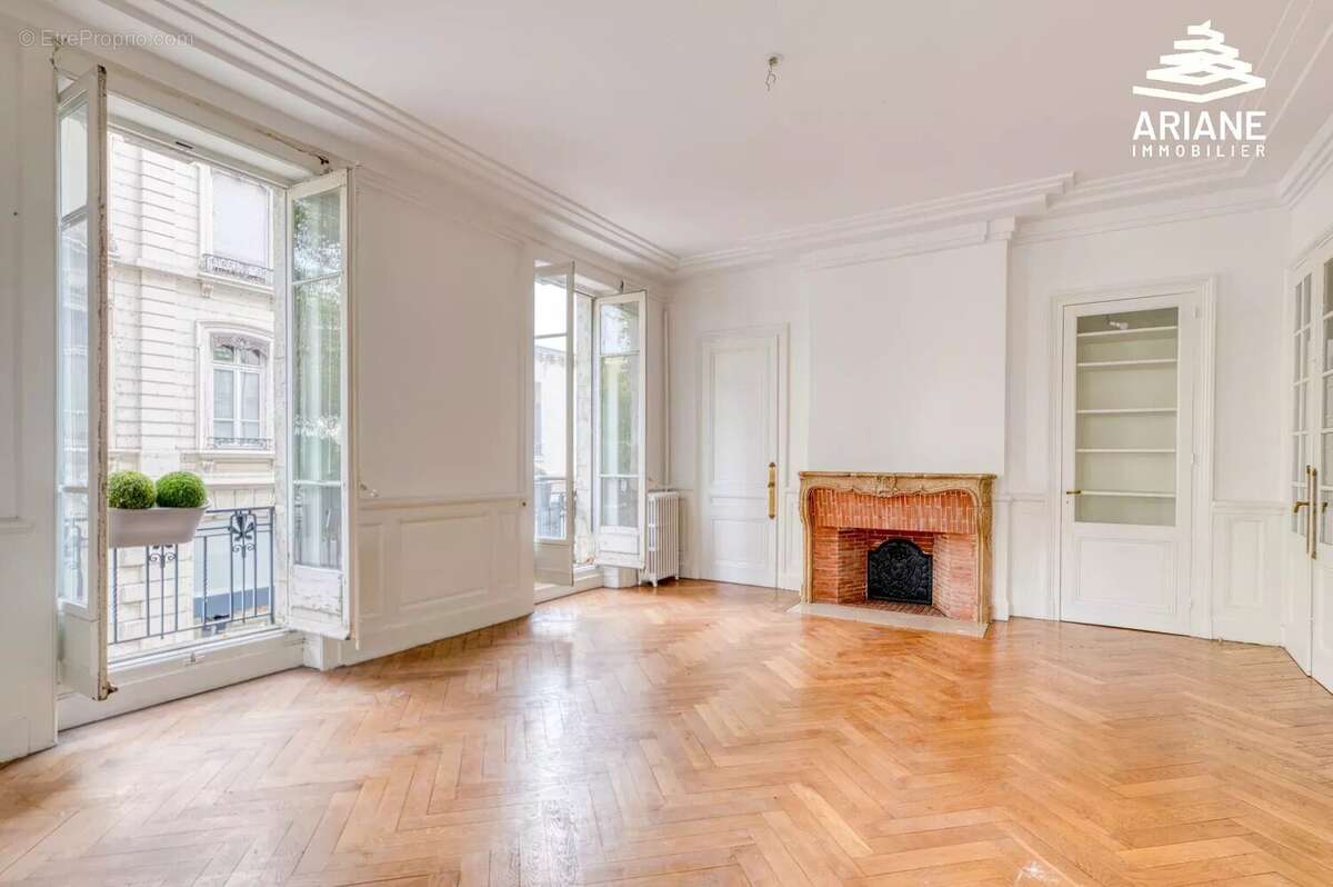 Appartement à LYON-6E