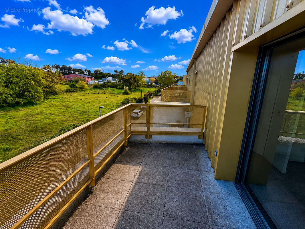 Appartement T2 avec terrasse et parking - photo 2