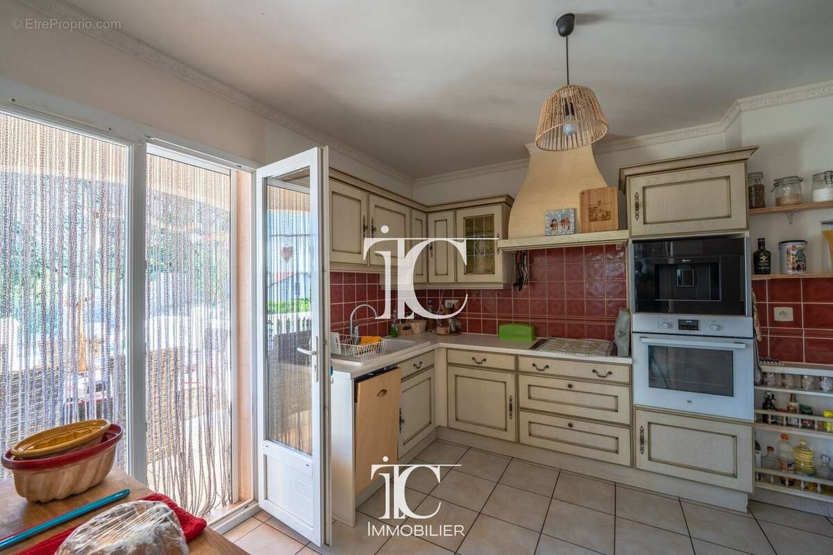 Villa 2005 140m² avec 5600m² terrain avec riviere - photo 8