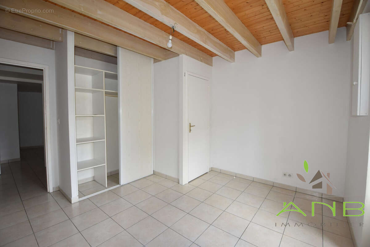 Maison à MONTBRON
