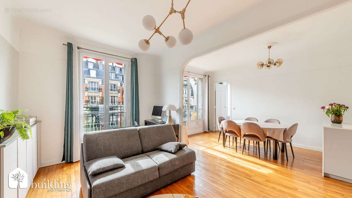 Appartement à PARIS-16E