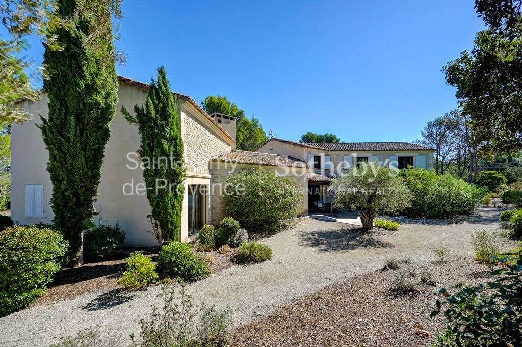 Une maison d'architecte en pierre face aux Alpilles - photo 3