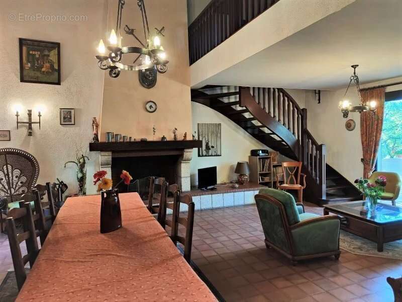 Villa de caractère dans un cadre privilégié - photo 3