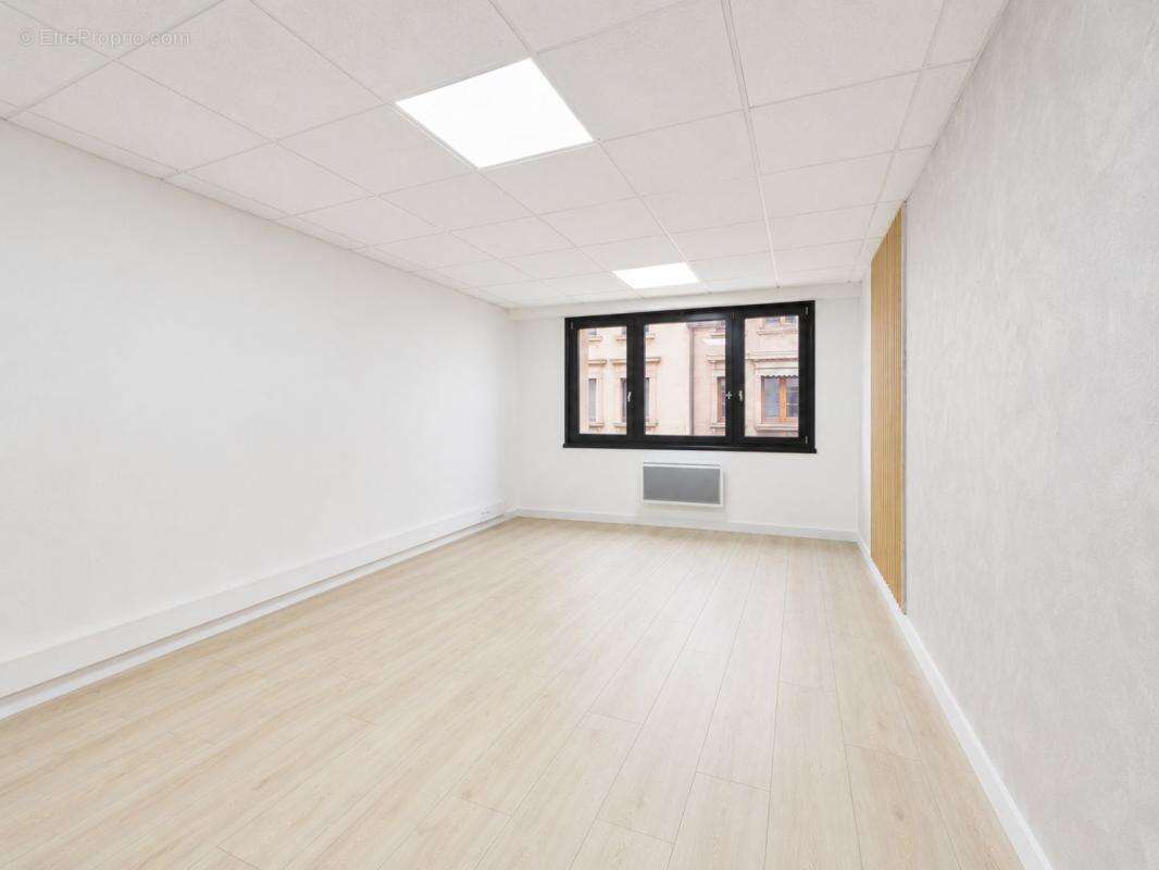 Appartement À Vendre Adresse rare, potentiel unique, quartier des Tanneurs - photo 9