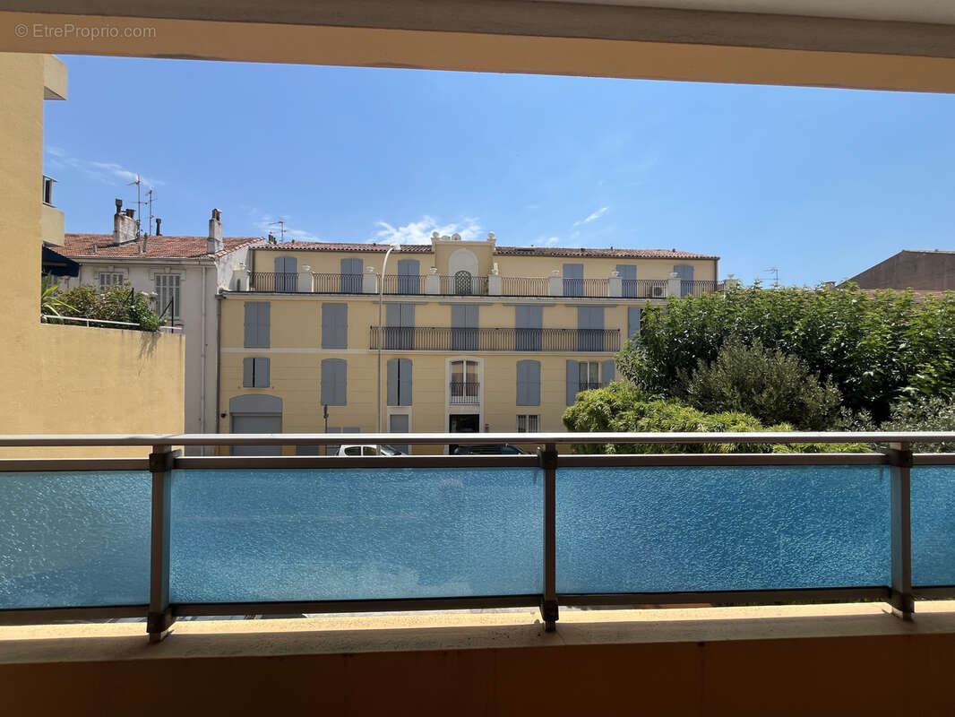 Hyères Centre   T3 de 66 m2 avec balcon, garage et beau potentiel de rénovation - photo 2