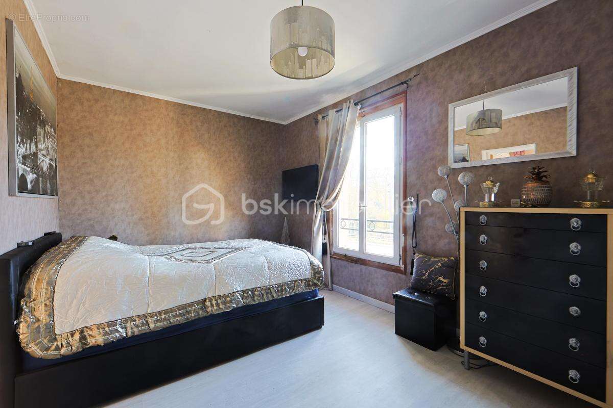 Maison à CRECY-LA-CHAPELLE