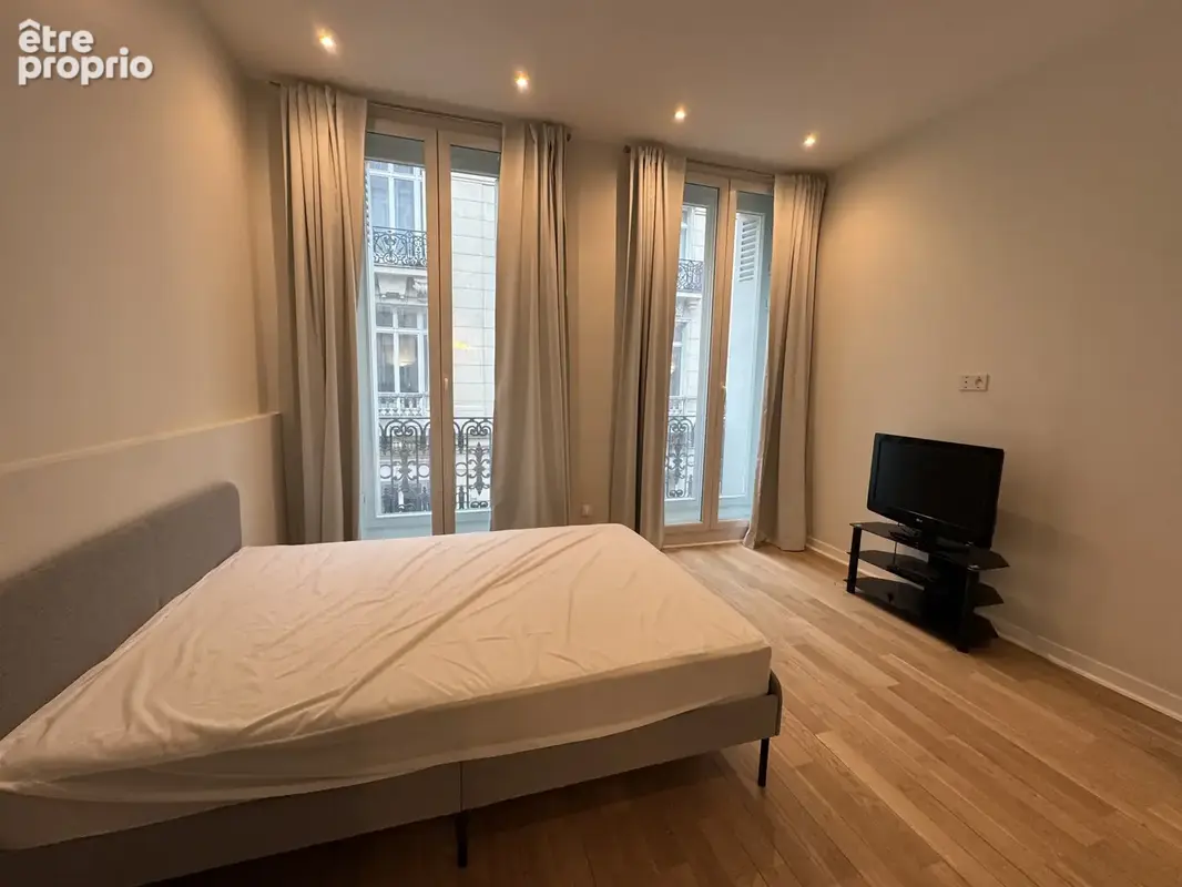 Mo GEORGES V 75008 Paris - 5 PIECES 147 m2 - photo 8