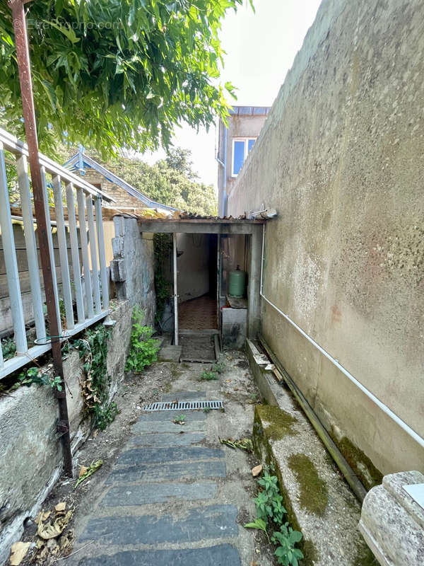 Maison à rénover avec fort potentiel   Centre-bourg de Saint-Trojan-les-Bains - photo 7