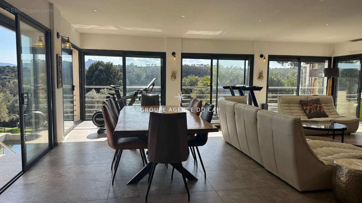 A vendre villa 5 pieces de 400m2 avec deux dependances vue sur le rocher de roquebrune - photo 5