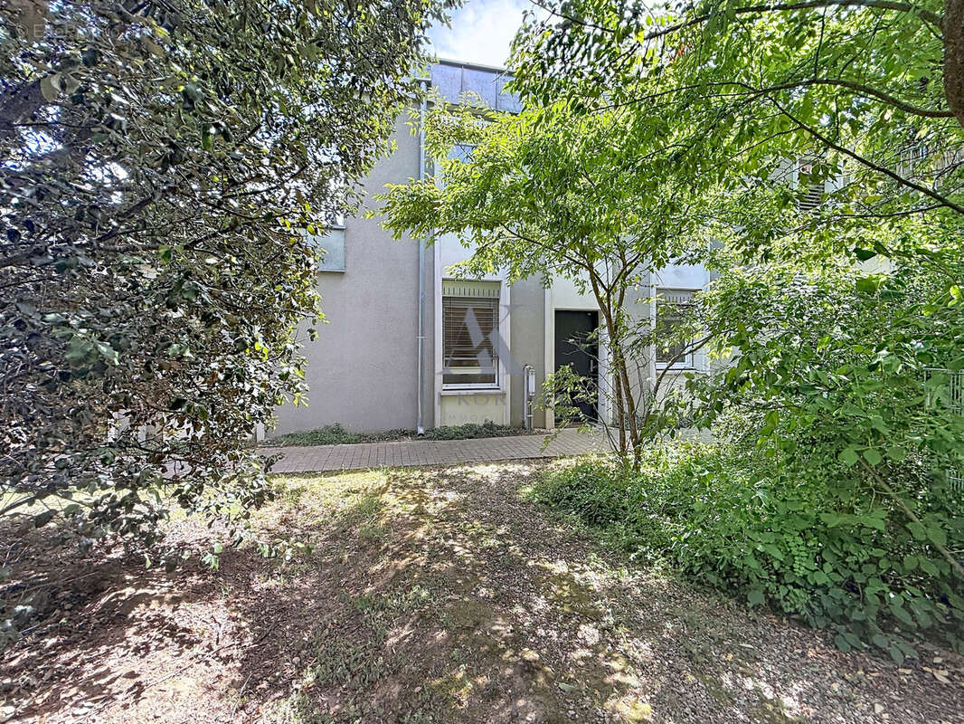 Villeurbanne   Appartement T4 80 m2 avec terrasse, jardin privatif et garage - photo 4