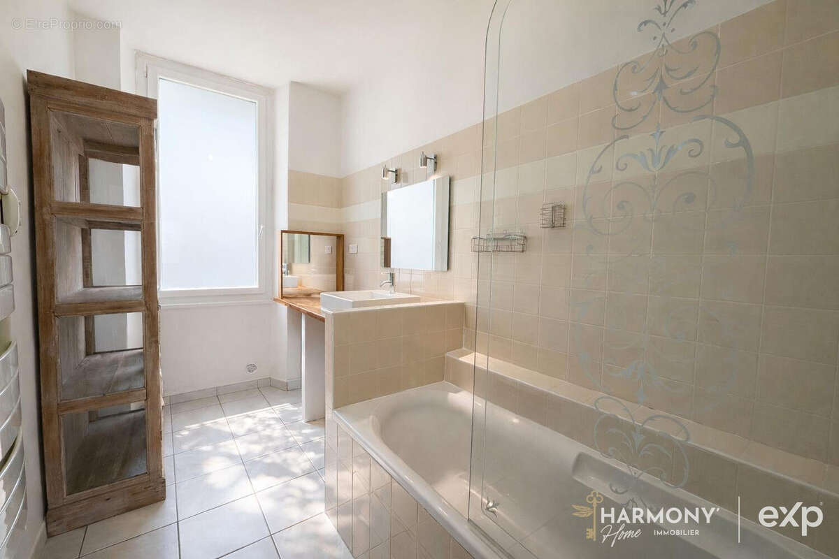 Appartement à MARSEILLE-1E