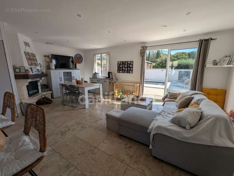 Maison de 93 m² climatisée avec piscine et dépendance de 50 m² sur la commune de SAINT GILLES (30) - photo 10