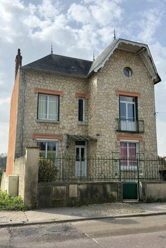 Maison à BRIENON-SUR-ARMANCON