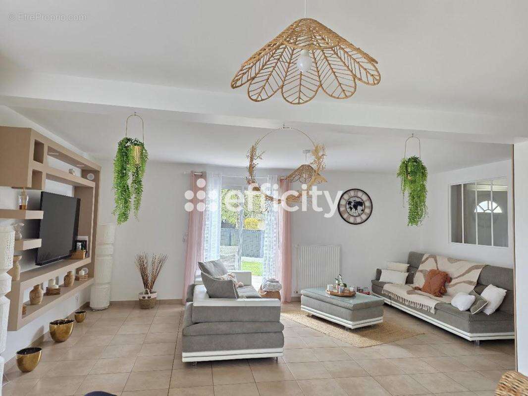 Maison à LE PERRAY-EN-YVELINES