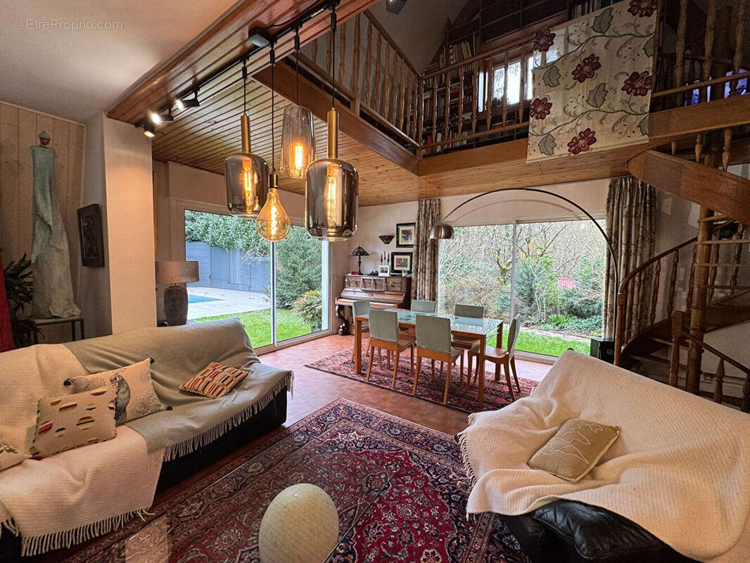 Maison à SAINTRY-SUR-SEINE