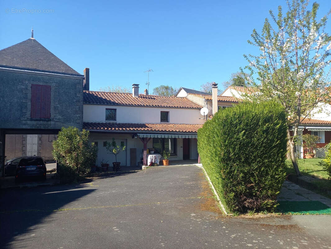 Maison à POUZAUGES