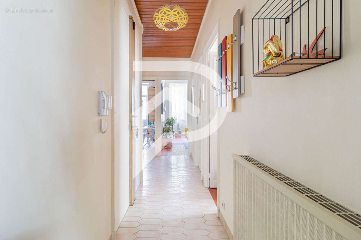 Appartement à MARSEILLE-5E