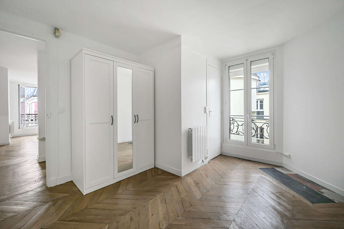 Appartement à PARIS-14E