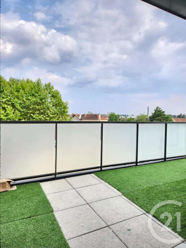 Appartement 92 m² à Rillieux-La-Pape  - photo 2