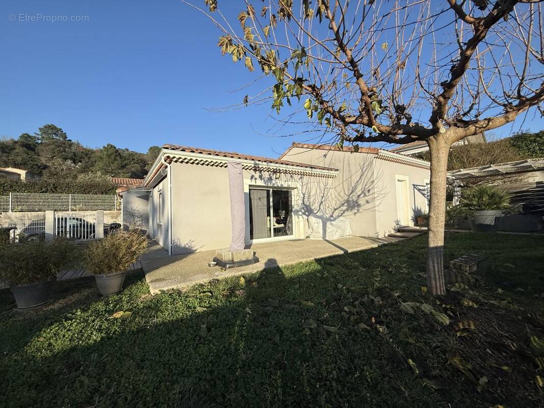 Maison à SAINT-LAURENT-DU-PAPE