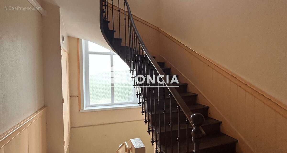 Dol-de-bretagne – centre-ville appartement t2 dans immeuble de caractere - photo 7