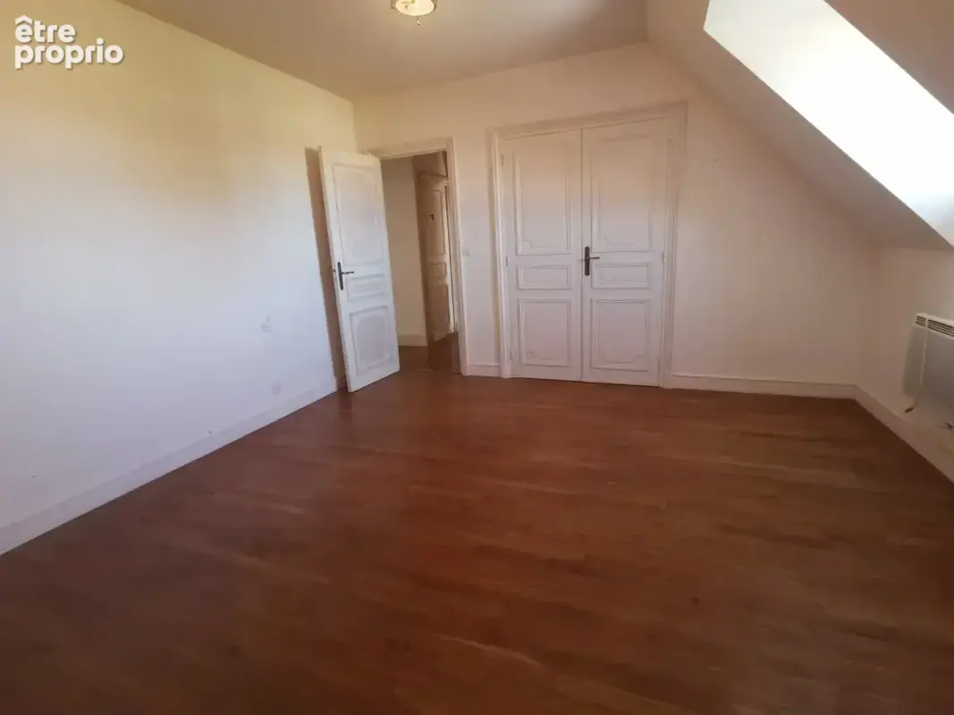 À Vendre : Maison Familiale avec Grand Terrain Attenant - photo 9