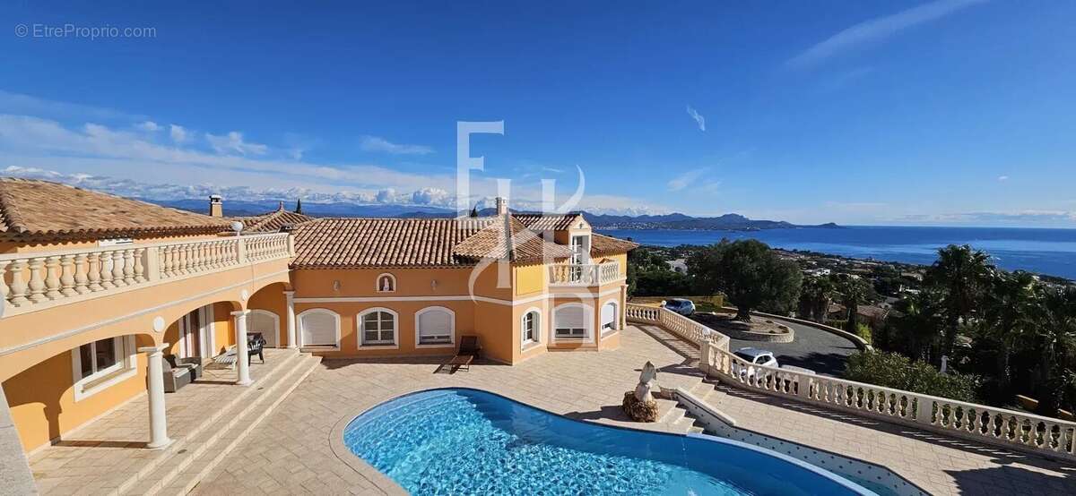 Maison à ROQUEBRUNE-SUR-ARGENS