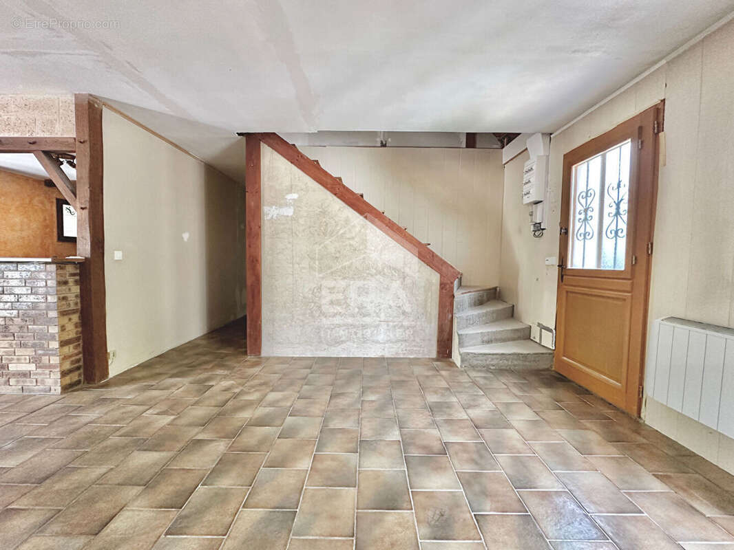 Maison à SAINT-PIERRE-LES-NEMOURS