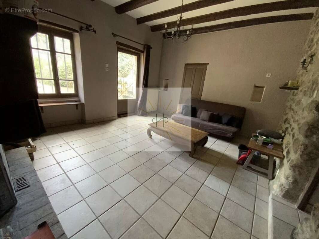Maison à ALBA-LA-ROMAINE