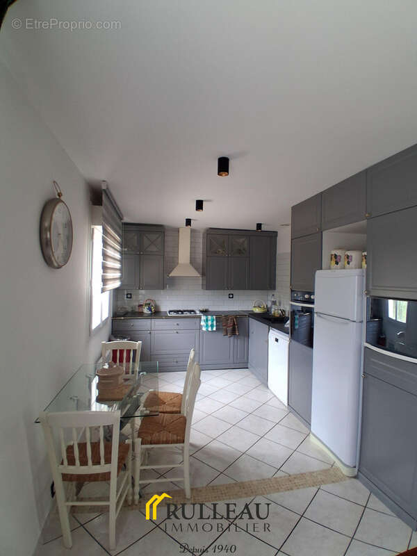 Maison familiale de caractere de 153 m2 habitables - terrain de 1223 m2 - proche centre saint louis de montfer - photo 3