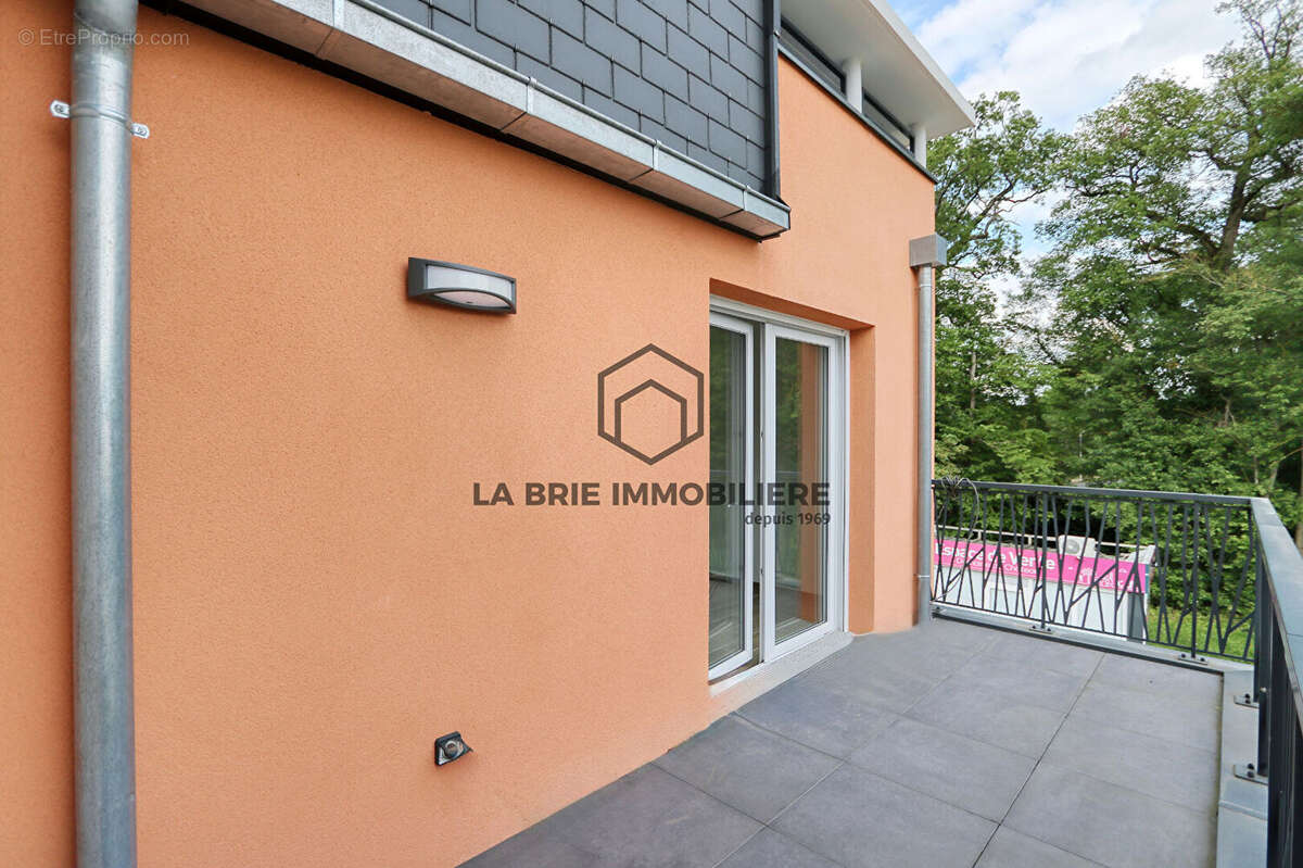 Appartement à EMERAINVILLE