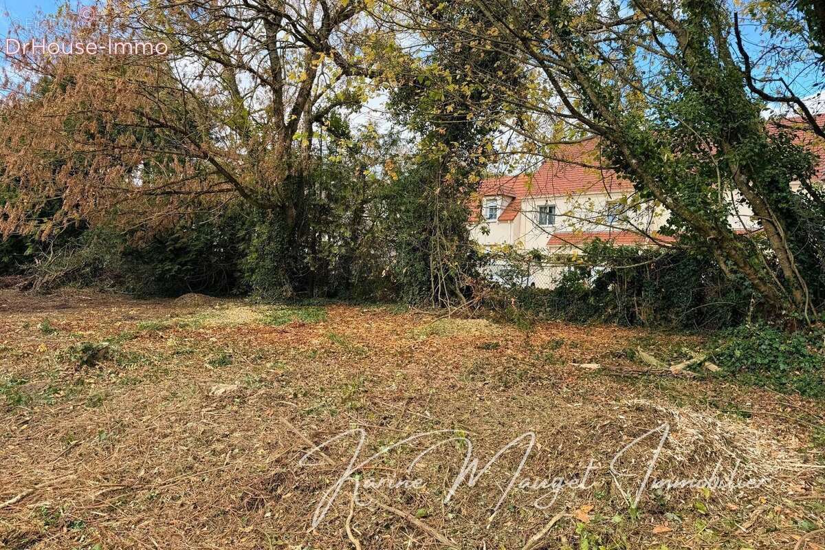 Terrain à LUMIGNY-NESLES-ORMEAUX